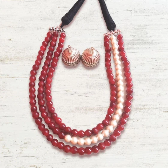 glass-beaded-necklace-2.webp
