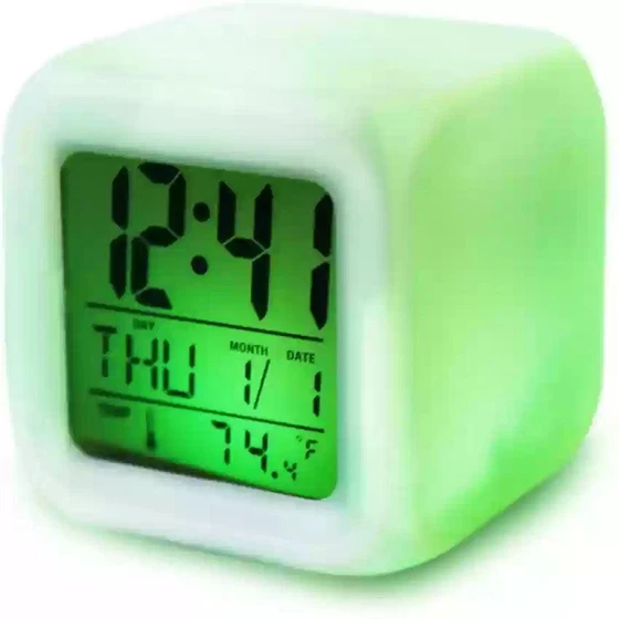 white-cube-clock-2.webp