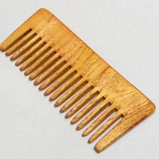wooden-hair-comb-2.webp