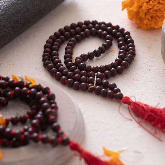 red-sandalwood-mala-2.webp