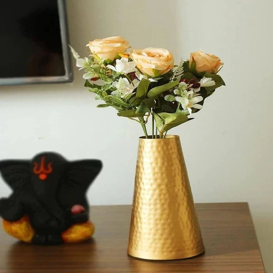 metal-flower-vase-2.webp