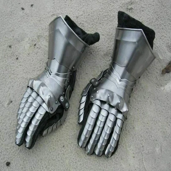 gauntlet-medieval-gloves-2.webp