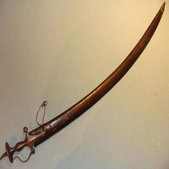 swords-antique-weapons-1.webp