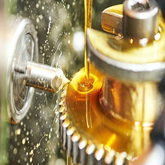 lubricant-lubricating-oil-2.webp
