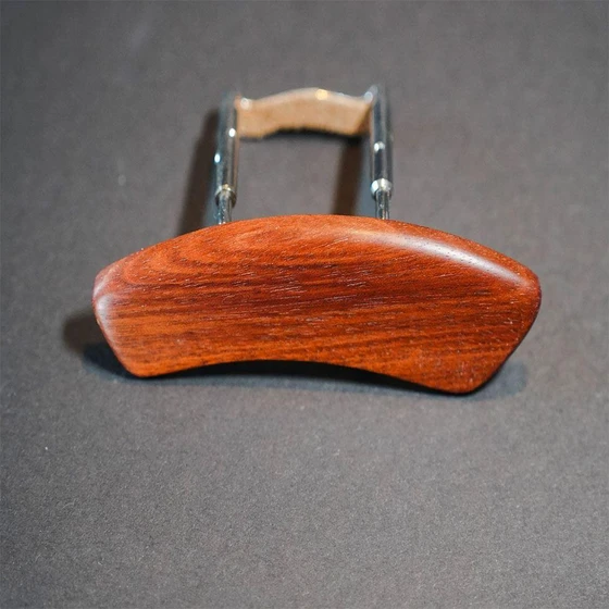 wood-mandolin-armrest-2.webp