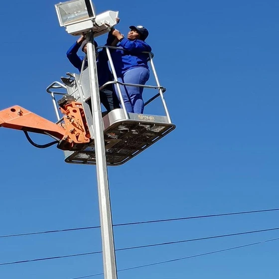lighting-pole-erection-2.webp