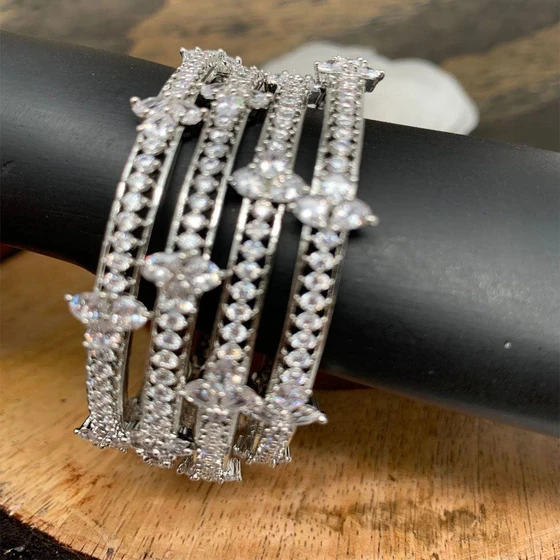 polished-silver-bangles-2.webp