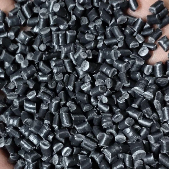 black-pp-granules-2.webp