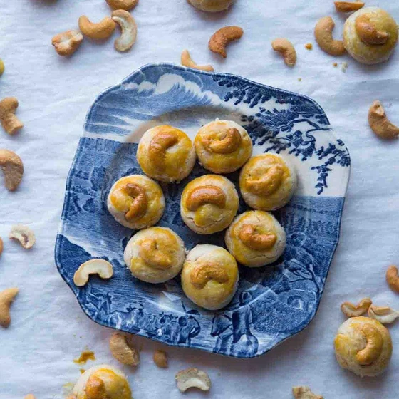 cashew-cookies-biscuits-2.webp