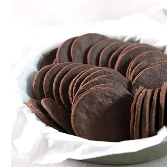 chocolate-wafer-break-2.webp