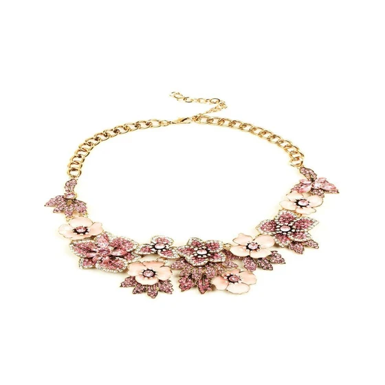 costume-necklaces-2.webp