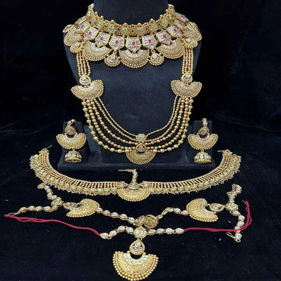 gold-jewellery-set-2.webp