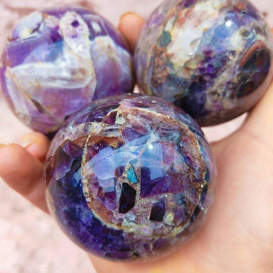 crystal-sphere-gemstone-2.webp