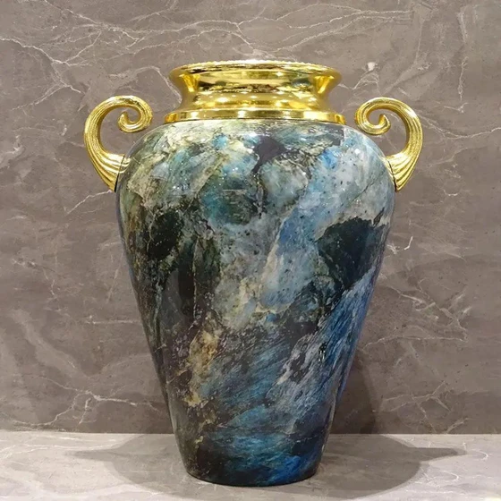 table-flowervases.webp