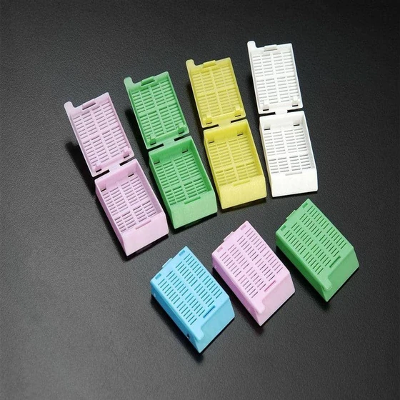 white-tissue-plastic-cassette-2.webp