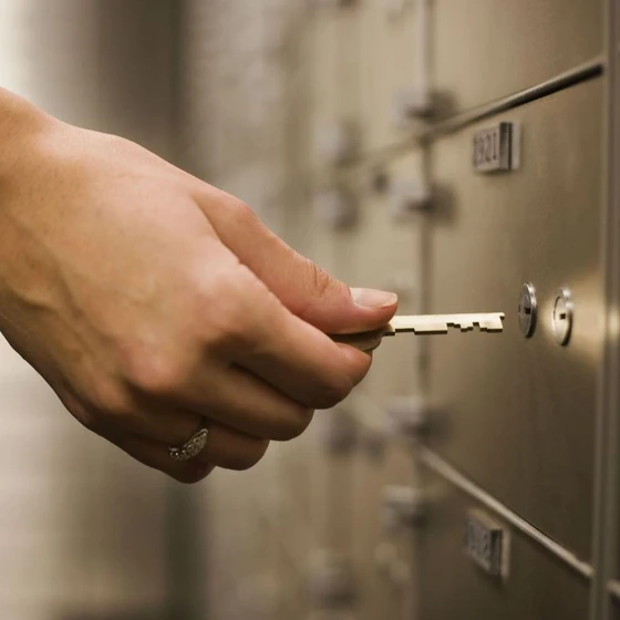 worker-safe-locker-1.webp