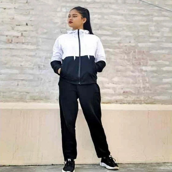 collar-ladies-tracksuits-2.webp