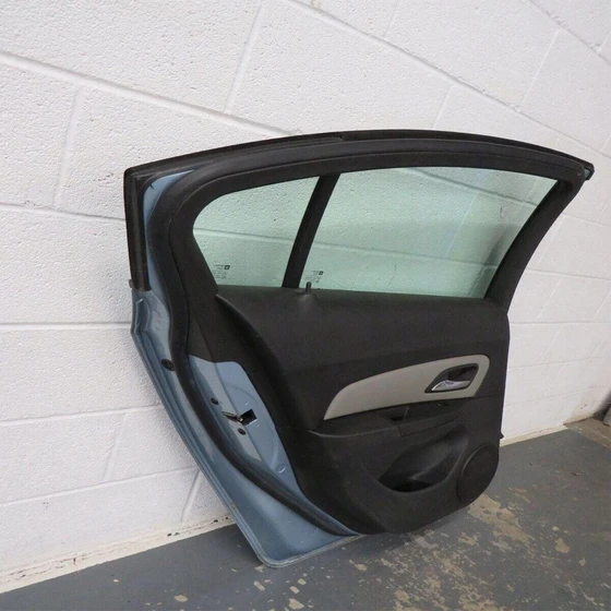 car-cruze-door-2.webp