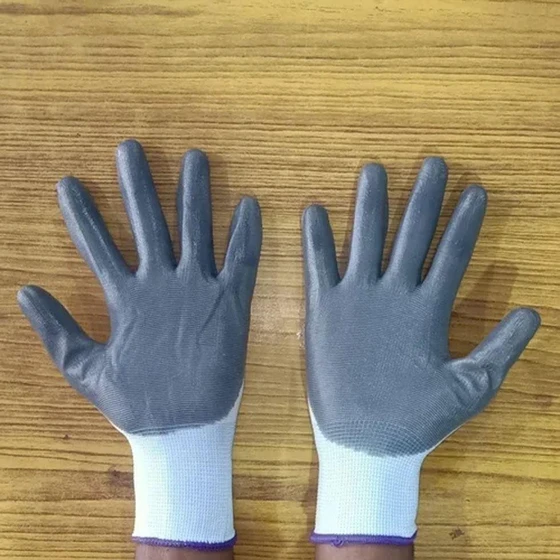 white-cotton-gloves-2.webp