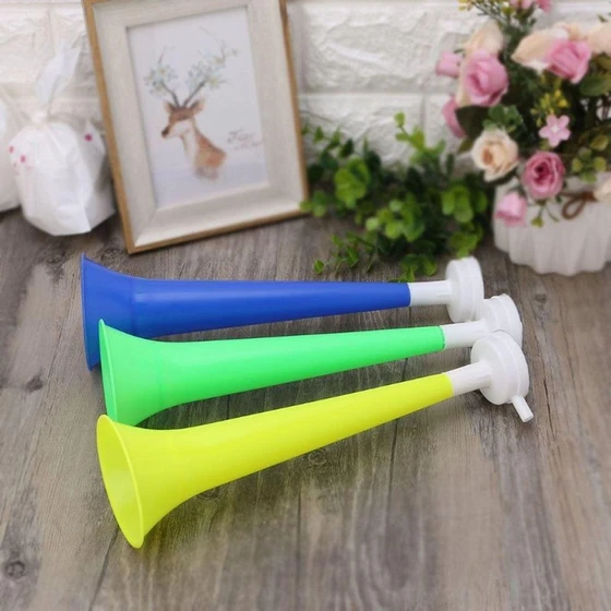 cheering-plastic-horn-1.webp
