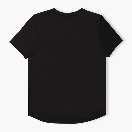 black-t-shirts-2.webp