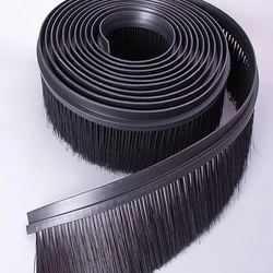 Flexible strip brush