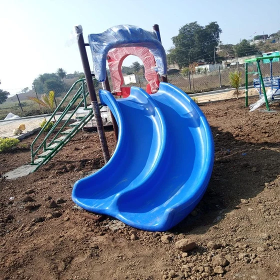 dual-outdoor-slide-2.webp