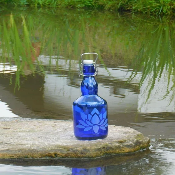 cobalt-blue-swing-bottles-2.webp