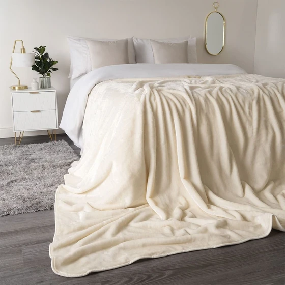 white-blanket-mink-1.webp