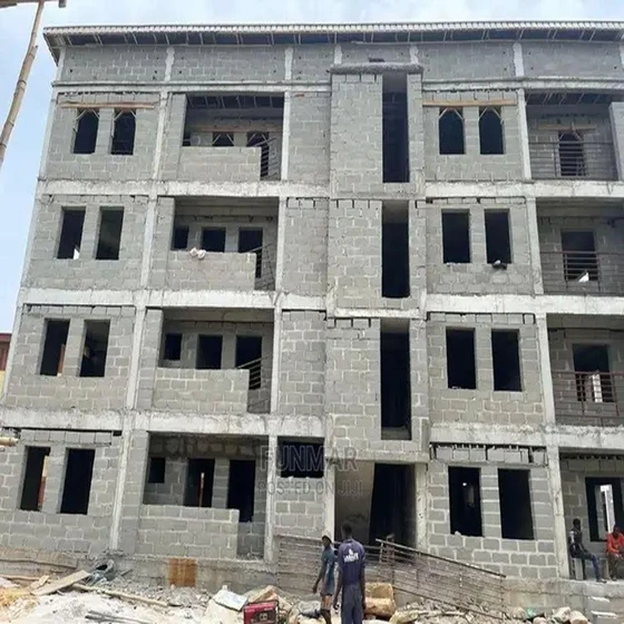 building-contractor-1.webp