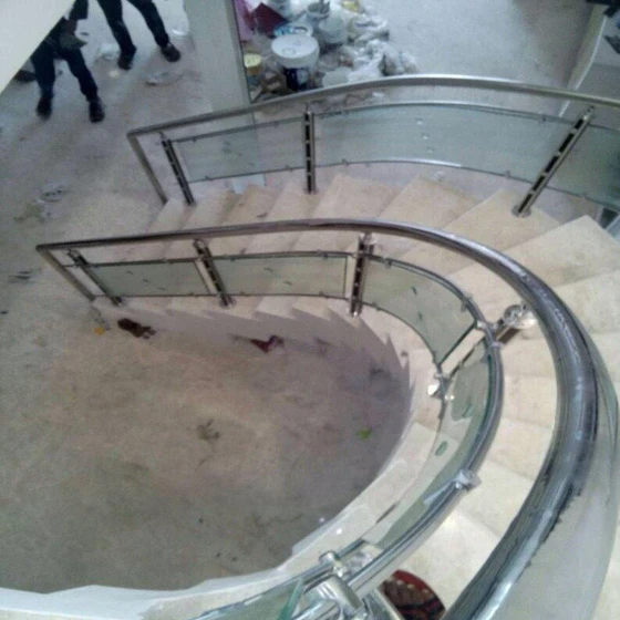 bend-stairs-glass-2.webp