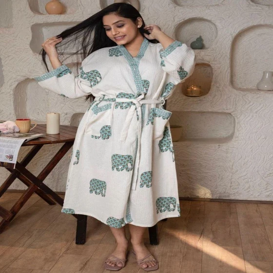printed-cotton-bathrobe-2.webp