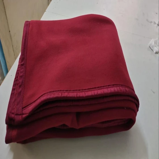 fleece-plain-blankets-2.webp