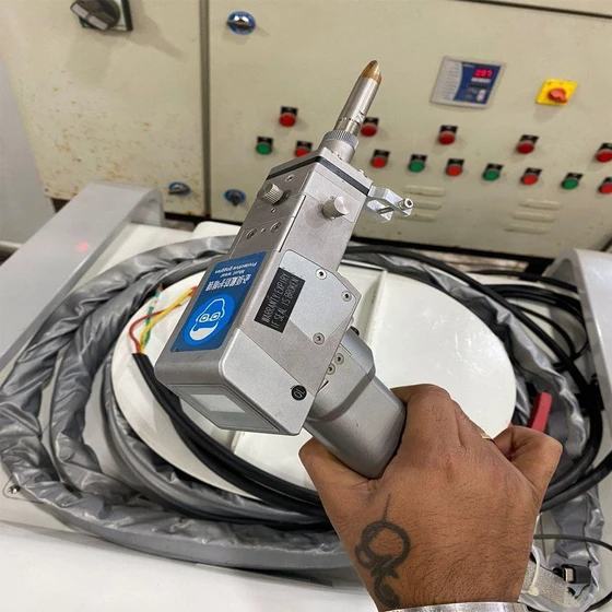 laser-welding-machine-service-2.webp