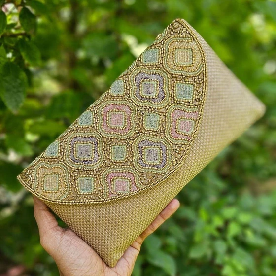 jute-clutch-bags-2.webp