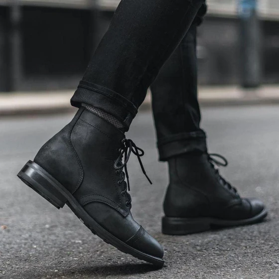 mens-black-leather-boots-2.webp