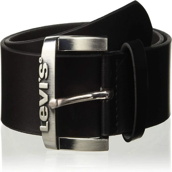 levis-buckle-belt-2.webp