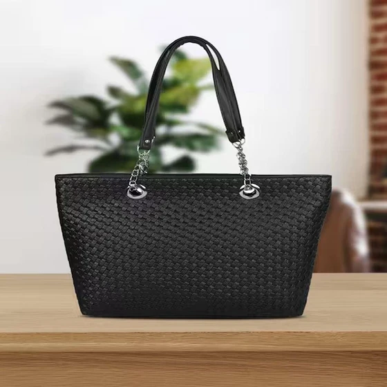 designer-leather-purses-2.webp