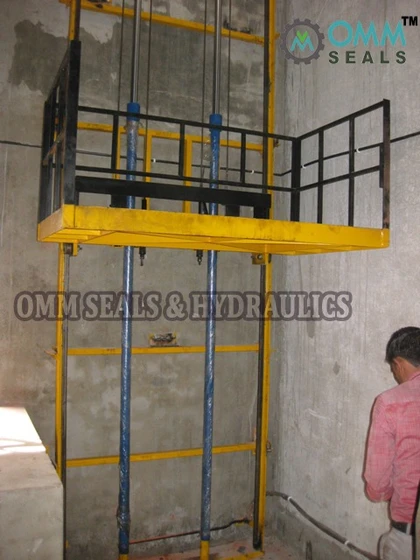 single-mast-stacker.webp