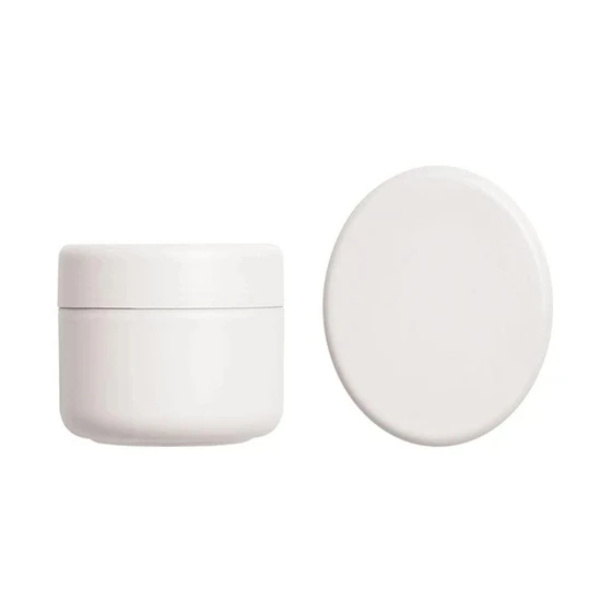 plain-cosmetic-containers-2.webp