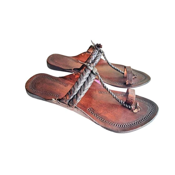 ladies-leather-chappal-2.webp