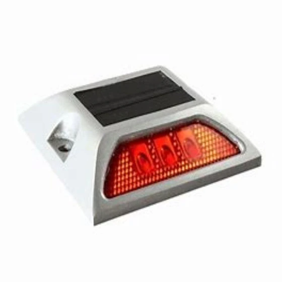 cat-eyes-solar-road-stud-2.webp