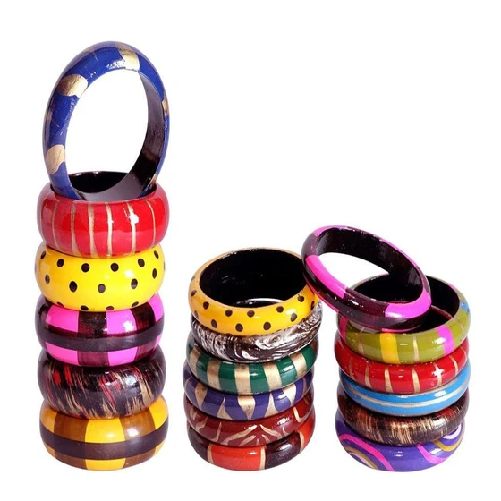 women-wood-bangle-2.webp