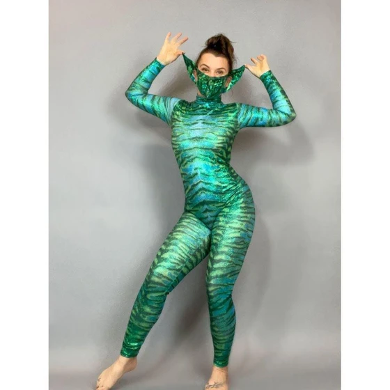 strech-special-green-costume-2.webp