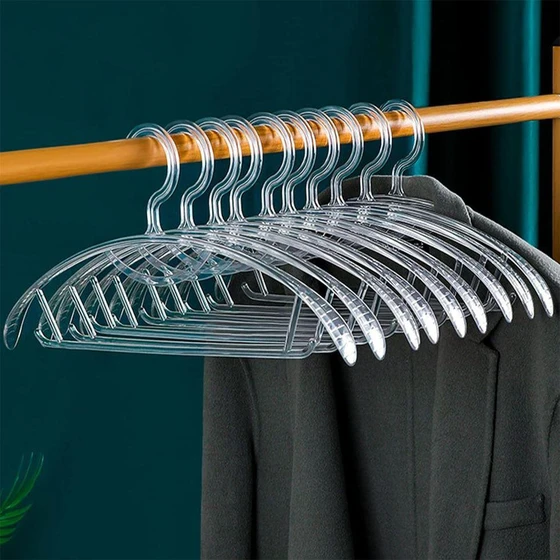 plain-plastic-hangers-2.webp
