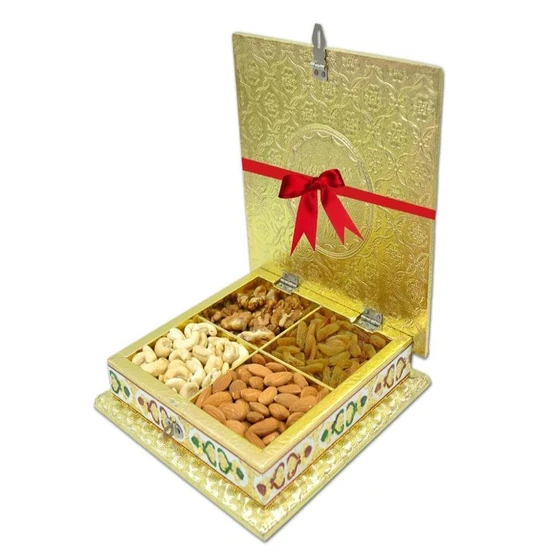 dry-fruit-golden-box-2.webp
