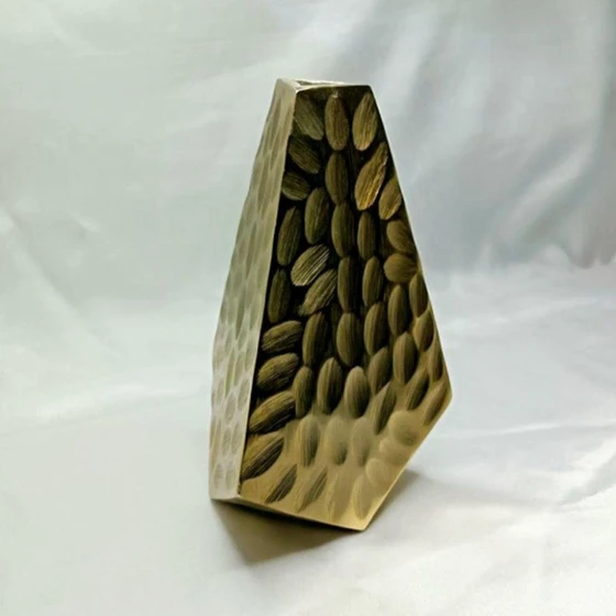 diamond-aluminium-flower-vase-2.webp