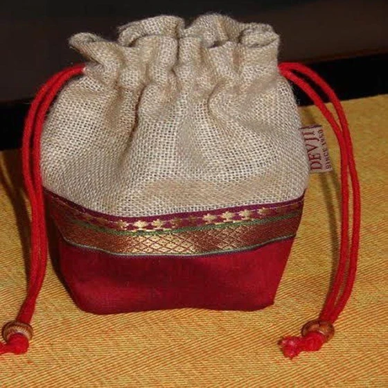 jute-wedding-bag-2.webp