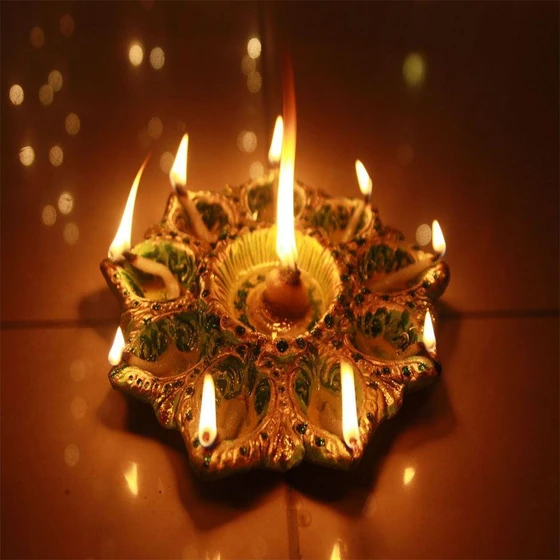 diwali-diyas-decoration-2.webp