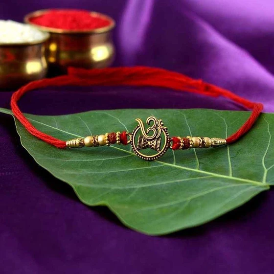 om-designer-rakhis-2.webp